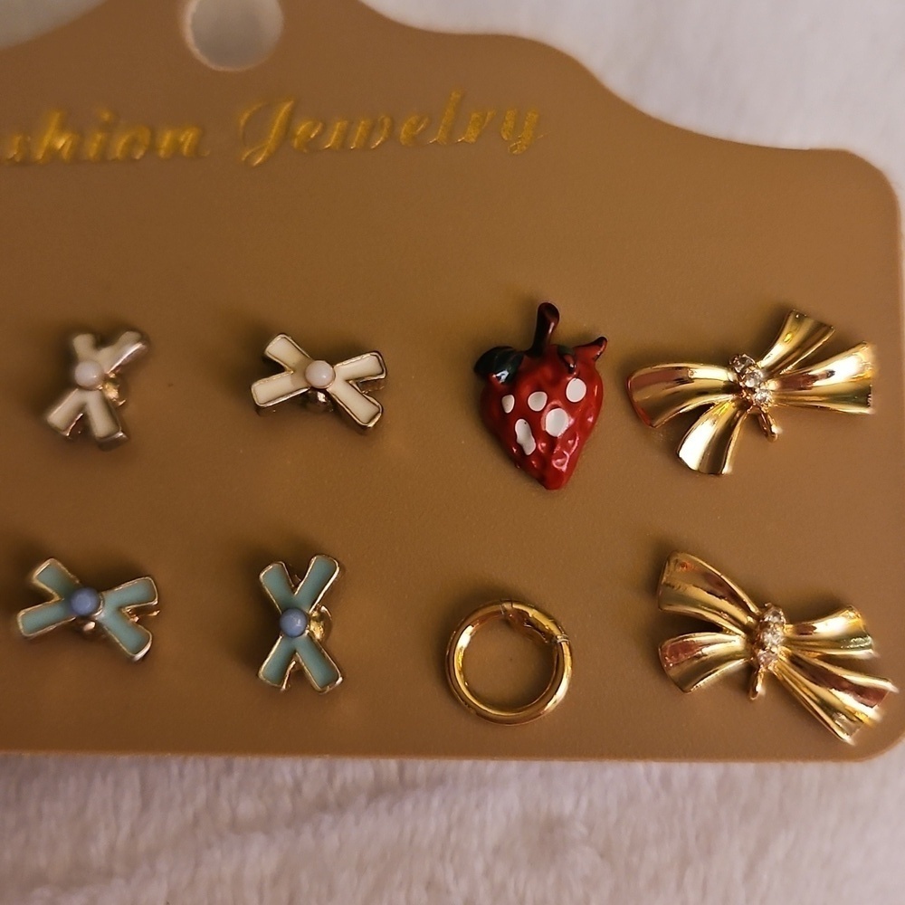 3/$30 Vintage Five Pairs Bow and Two Single Ladybug Earring Set - Picture 3 of 3